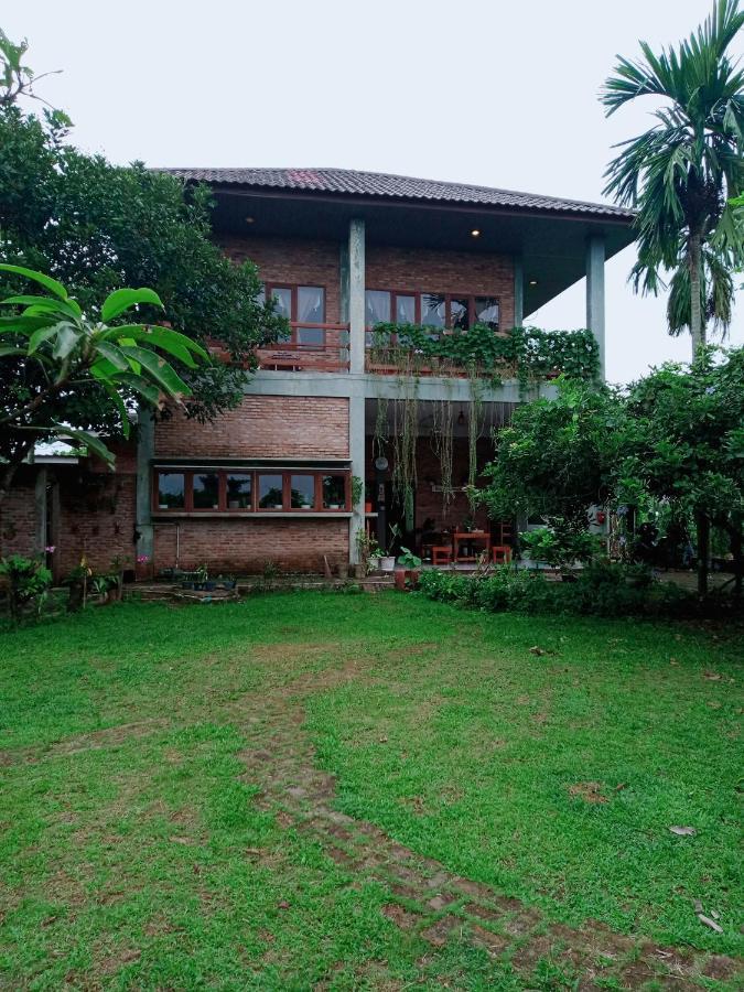 Bua Guest House Medan Esterno foto