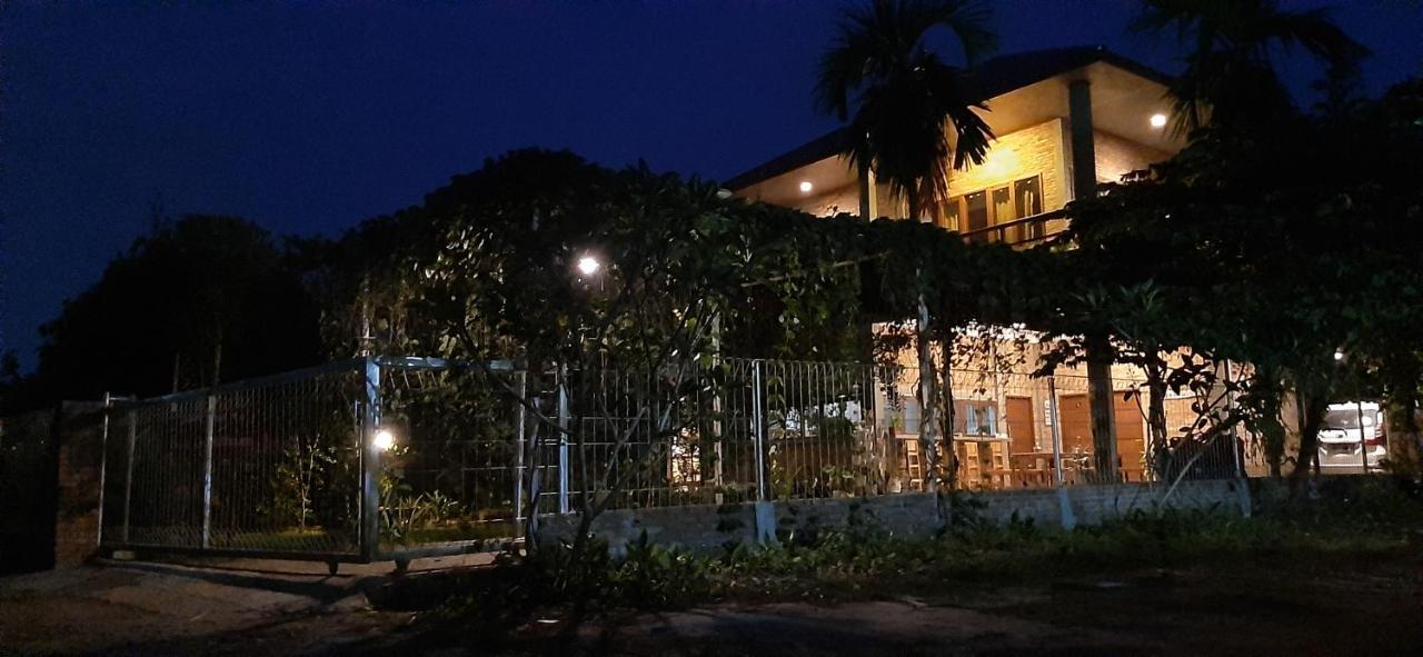 Bua Guest House Medan Esterno foto