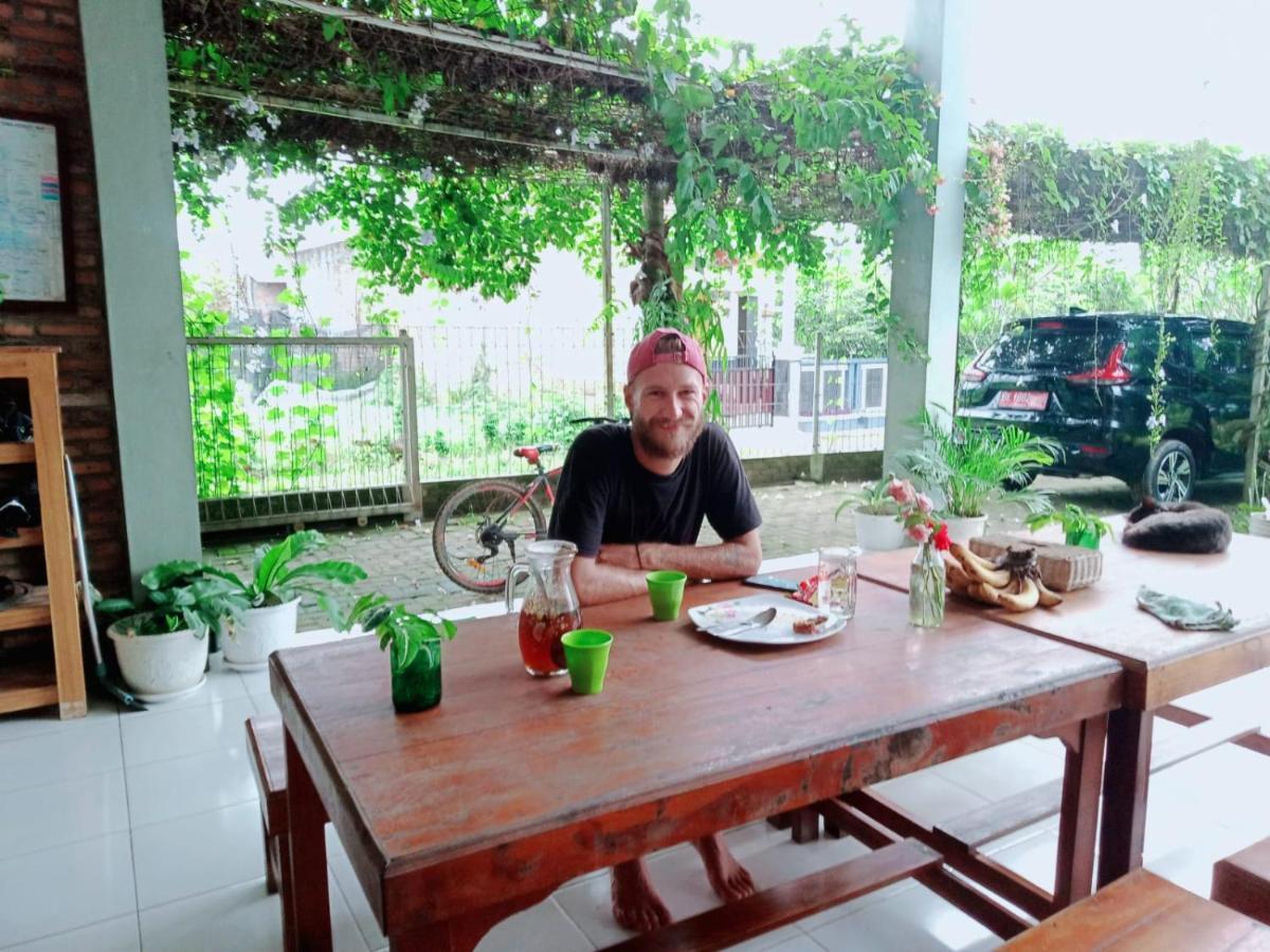 Bua Guest House Medan Esterno foto