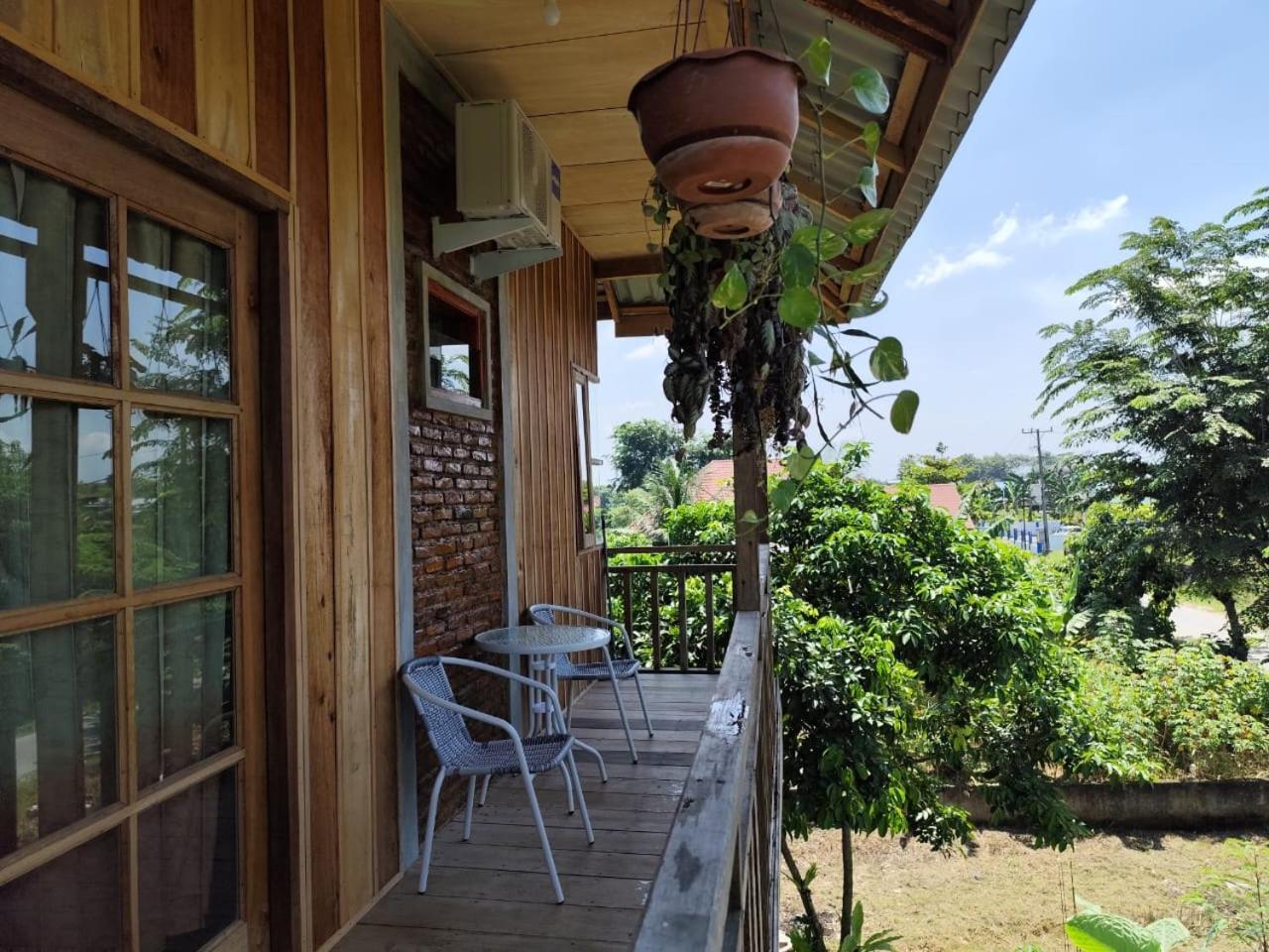 Bua Guest House Medan Esterno foto